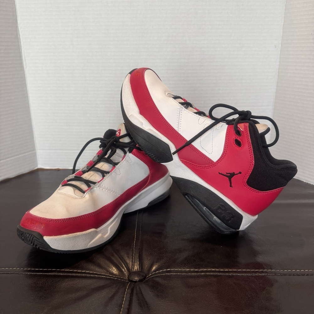 NIKE Jordan Max Aura 3 Size:6.5 Young White/Berry & Black AIR JORDAN Sneaker